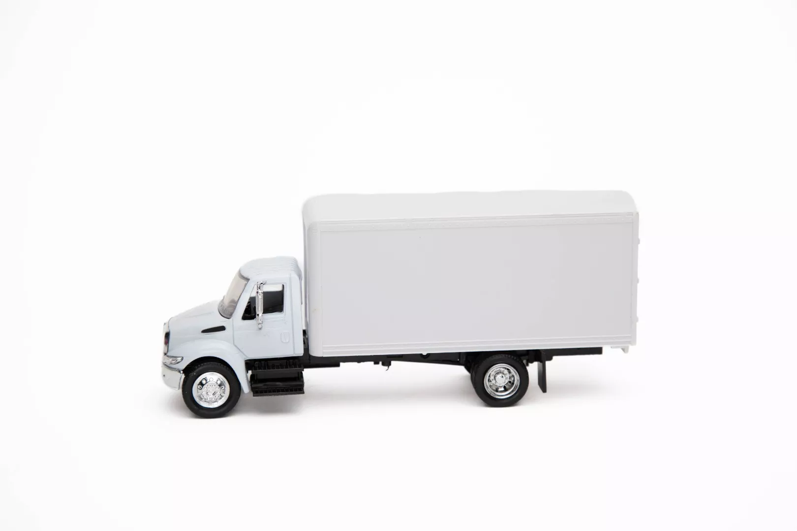 1:43 Scale International 4200 Box Truck Diecast Toy