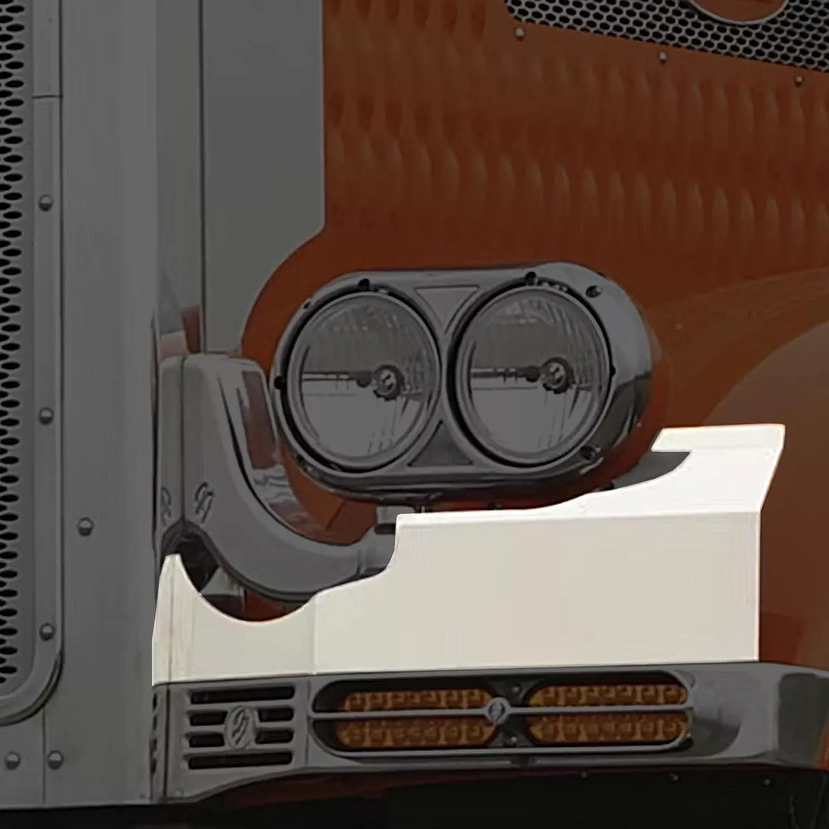 Roadworks – Peterbilt 359/379 Fender Guards With JJ Headlight Cutout