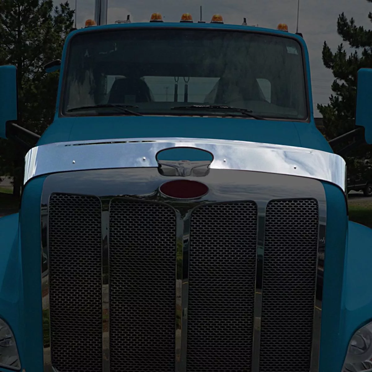 Trux – Peterbilt 579 Hood Shield Bug Deflector